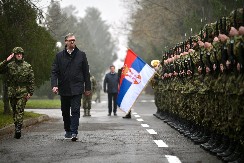 OFICIRI I PODOFICIRI, ZDRAVO! Predsednik Vučić obišao vojnike u kasarni "Mija Stanimirović"