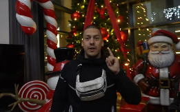 NOVOGODIŠNJA DEKORACIJA OD 50.000 EVRA Baka Prase je ovako dekorisao stan, jelka ima skoro pet metara (FOTO)