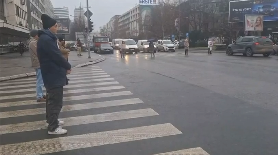 OSAM ZGUBIDANA BLOKIRALO NOVI SAD: Grad od 400.000 stanovnika zaustavljen (VIDEO)