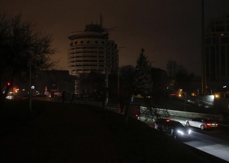 ZIMA I MRAK ŠIROM UKRAJINE! Preko milion ljudi bez struje, brutalni ruski napadi ugasili svetla!