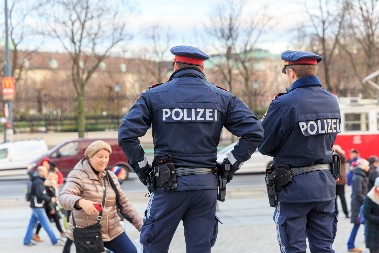 DEVOJKA PREGAZILA BOSANCA Jeziva nesreća u Salcburgu - policija sve ispituje!