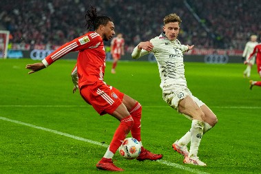 BAJERN IZ PENALA SPREČIO BLAMAŽU Bavarci jedva izvukli bod protiv fenjeraša