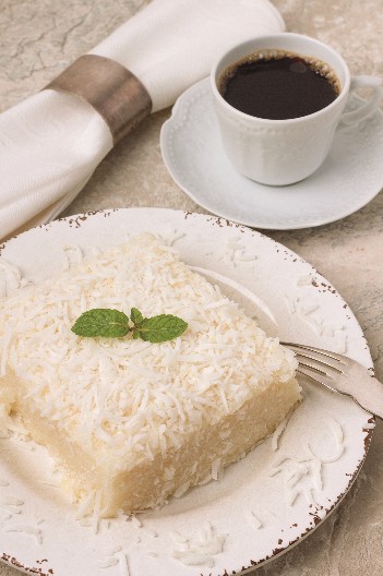 KOKOS KOLAČ BUDI USPOMENE SA LETOVANJA Može i dete da ga napravi, a bolji od svake torte