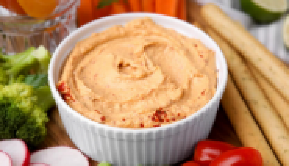 DOMAĆA URNEBES SALATA ISTA KAO ONA KAFANSKA Pikantna i kremasta, super ide uz roštilj