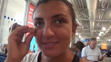 NIJE NI SLUTILA DA OVO MOŽE DA SE DESI Na snimku sa putovanja od pre 10 godina videla svog sadašnjeg muža (VIDEO)