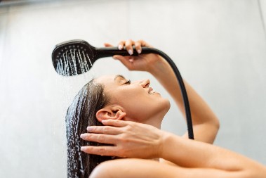 OBRATITE PAŽNJU Navike tokom tuširanja vam uništavaju kožu