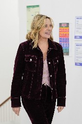 ČUVENA SAMANTA SE SKINULA U KUPAĆI U 69. GODINI!  Kao izvajana je, a 14 godina mlađi muž je tretira kao kraljicu!