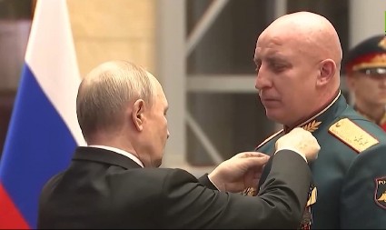 ZLATNA ZVEZDA ZA HEROJSTVO: Putin nagradio vojnike sa fronta u Donbasu