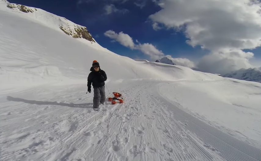 DA BI SE POPELI NA OVU STAZU, MORATE DA VUČETE SANKE OKO DVA SATA A onda sledi posebna magija - evo koliko traje spuštanje niz najdužu stazu za sankanje