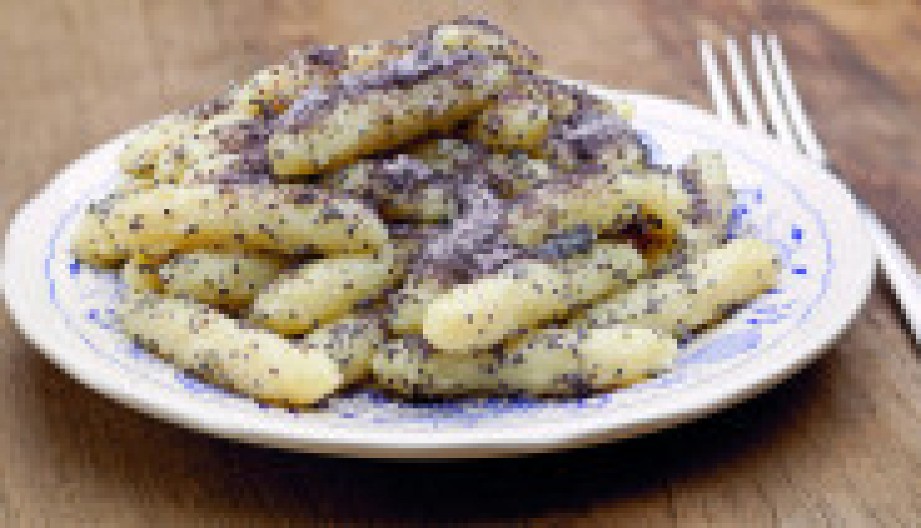 VALJUŠCI SA MAKOM BUDE NOSTALGIJU NA DETINJSTVO Miris doma u svakom zalogaju