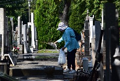 ZAPALITE SVEĆU I POMOLITE SE Sutra su Mitrovdanske zadušnice, vodite računa da 1 predmet ne uzimate u ruke