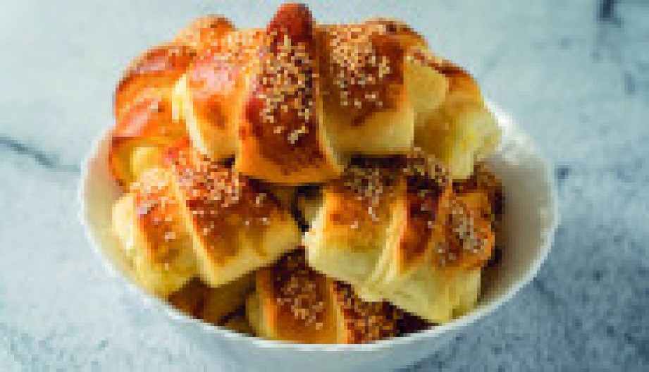 BAKINE KIFLICE SA SIROM BOLJE NEGO IZ PEKARE Mirisne i pufnaste, a biće sveže i sutradan