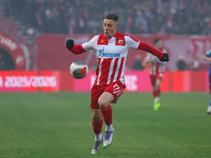 TRIJUMFALAN ZAVRŠETAK 2025. GODINE Crvena zvezda na maglovitoj "Marakani" rutinski upisala pobedu protiv Lalatovićeve Mladosti