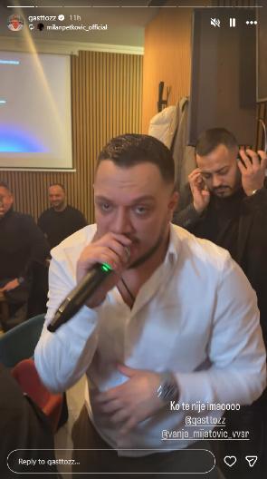 GASTOZ NAPRAVIO VELIKO SLAVLJE NA SVETOG NIKOLU Latio se mikrofona, a Anđelu nije ispuštao iz ruku! (FOTO)