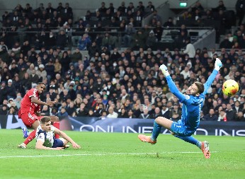 REDSI SLAVILI U GOSTIMA Liverpul nadigrao Totehnem u Premijer ligi