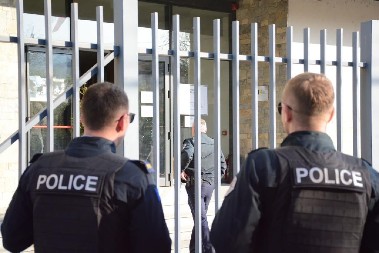 UHAPŠEN SRBIN NA KOSMETU Kurtijeve i Svečljine antisrpske akcije služe samo da zamažu oči javnosti i zastraše Srbe, kamče se glasovi za izbore