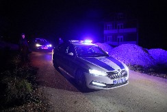 ATENTAT NA VOĐU NAVIJAČA U ZEMUNU Blindirani "audi" spasao Jevtića kiše metaka, napadači ga jurili da ga overe