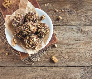 BANANA KUGLICE SE TOPE U USTIMA A vole ih svi od 7 do 107 godina