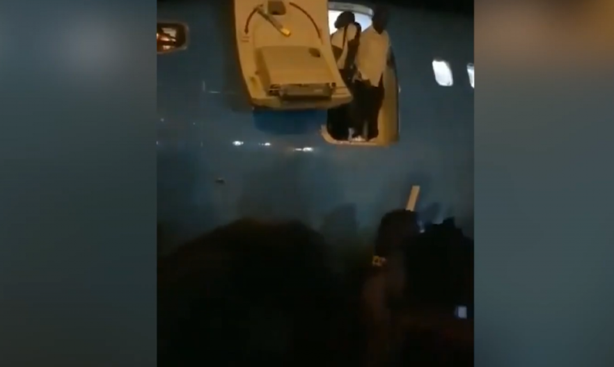 PUTNICI ISKAKALI IZ AVIONA "Osećali smo se kao da smo zaboravljeni" (VIDEO)