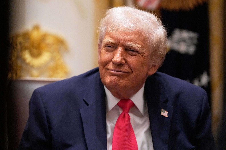 TRAMP POVLAČI AMBASADORE IZ OKRUŽENJA SRBIJE! Crnoj Gori i Severnoj Makedoniji Bajdenov kadar preživeo prvi udar