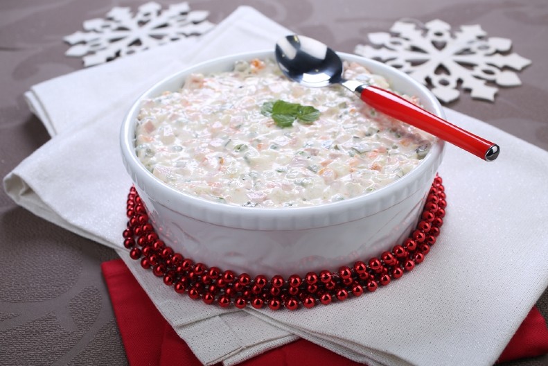 KINESKA SALATA RASPAMETILA DOMAĆICE NA MREŽAMA Polizaćete i tanjir