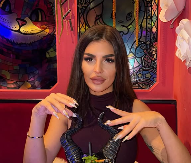 IZ HALJINE SVE KIPI! Ena Čolić očarala fanove provokativnim izdanjem, misteriozni muškarac uz nju! (FOTO)