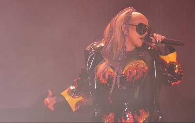 PEVAČICA SMRŠALA 22 KILOGRAMA! Godinama je kuburila sa viškom, a sada izgleda brutalno, fotke sa 45. rođendana pokidale!