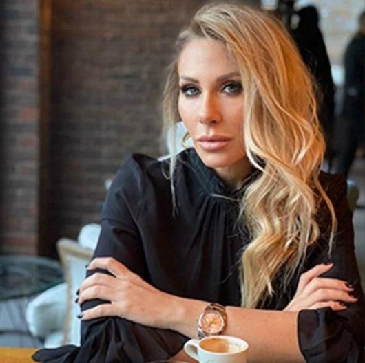 SRBIJA BRUJI O ALEKSIĆEVOJ POSLANICI: VOZI DŽIP OD 70.000 EVRA, NOSI ROLEKS, A LETOS NAPRAVILA SKANDAL KOJI SE NE ZABORAVLJA!