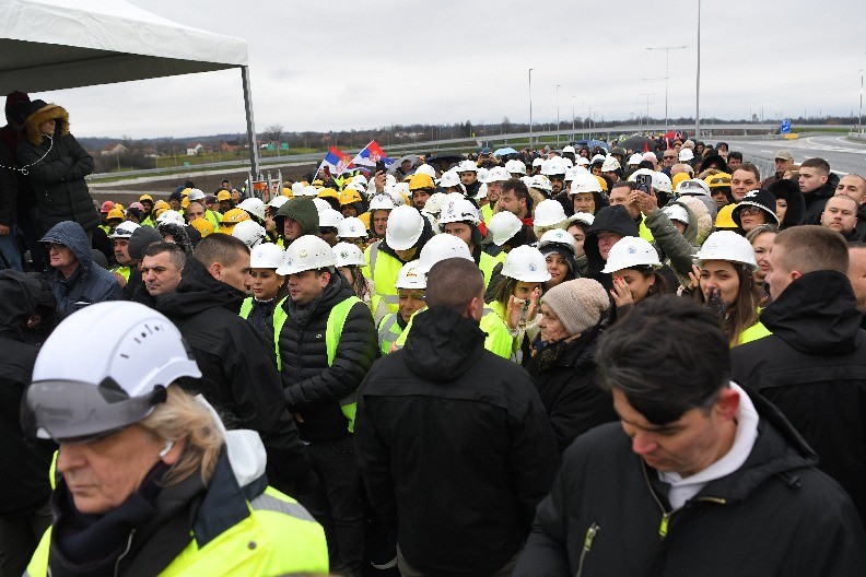 OGLASILA SE AMERIČKA AMBASADA Otvaranje deonice Moravskog koridora predstavlja opipljiv rezultat jačanja partnerstva Srbije i SAD