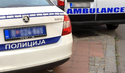 BUKTI POŽAR NA GRAĐEVINI, KROV POČEO DA SE OBRUŠAVA Sumnja se da je jedna osoba ostala zaglavljena u objektu