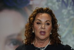 CECA ZARATILA SA BEKUTOM Htela da je ućutka, pa joj koleginica žestoko odbrusila! 