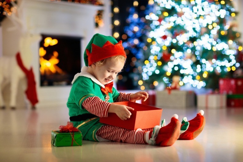 MAKSIMALNO GA RAZMAZILI Majka bila u šoku kada je videla šta je njen sin (2) dobio za Božić, preterivanju nema kraja 