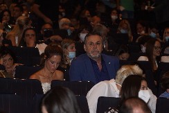 GLUMAC SMUVAO 21 GODINU MLAĐU Zajedno su igrali u popularnoj seriji, niko nije znao da su u vezi