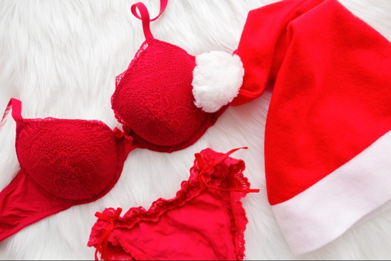 CRVENI VEŠ JE OBAVEZAN U NOVOGODIŠNJOJ NOĆI Može da vam donese sreću u ljubavi, ali i još nešto