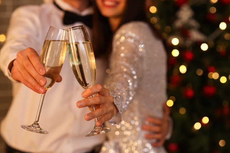 Baš u sredu, 30. decembra desiće jak ljubavni udar: 3 horoskopska znaka zapljusnuće talas sreće, evo šta ih čeka