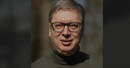 PRAZNIČNA PORUKA VUČIĆA: Građanima mir i zdravlje, sebi „nešto čudno“