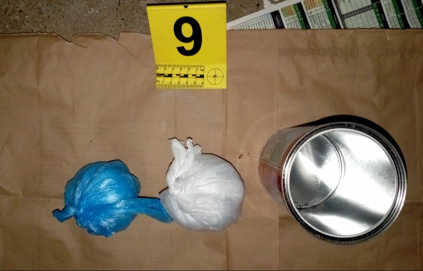 ZAPLENJENO KILOGRAM MARIHUANE SPREMNE ZA PRODAJU Diler i mušterija završili iza rešetaka!