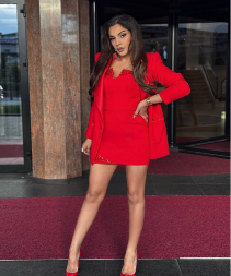 "HOĆE LI PROĆI VIŠE?!" Naša pevačica prikovana za krevet, otkrila sa kojom golgotom završava godinu! (FOTO)