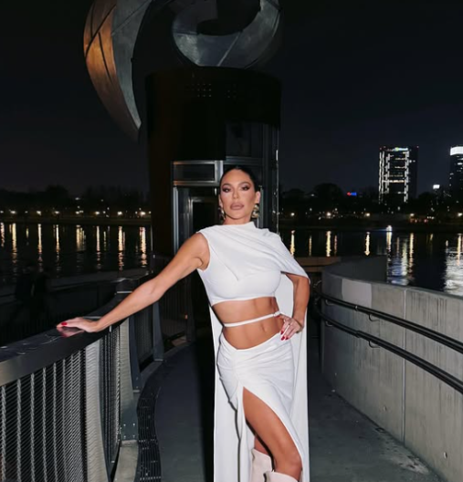 ZALJUBILA SE PA BATALILA POSAO Poznata pevačica odbila da radi za Novu godinu! 