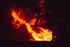 VELIKI POŽAR NA SAVSKOM VENCU Gorela dva automobila i objekat