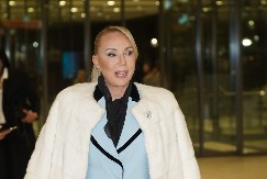 BOBA DOČEKAO NOVU SA DRUGOM PEVAČICOM Lepa Brena pevala u Tivtu, a evo gde je bila porodica Živojinović