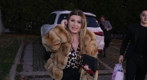 VIKI MILJKOVIĆ SA OVIM MUŠKARCEM DOČEKALA NOVU GODINU Zajedno publici poželeli srećnu 2026!