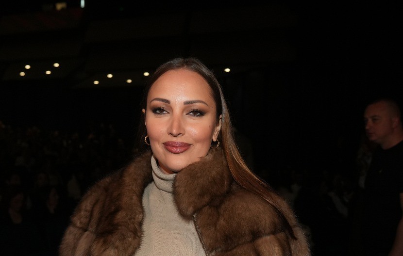 Aleksandra Prijović u haljini od 7.100 evra: Kroj je brutalan, sužava struk, ali da li vredi tih para? 