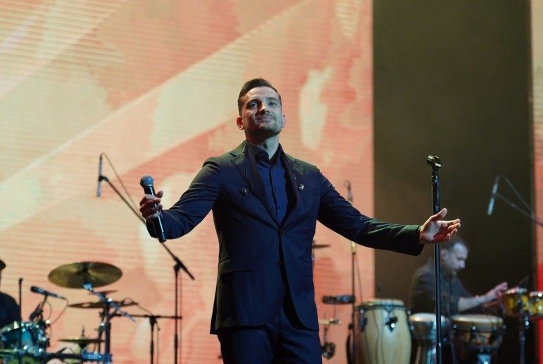 "PETNAEST GODINA SAM NEGDE PEVAO" Pevač ostao bez tezge za Novu godinu! 