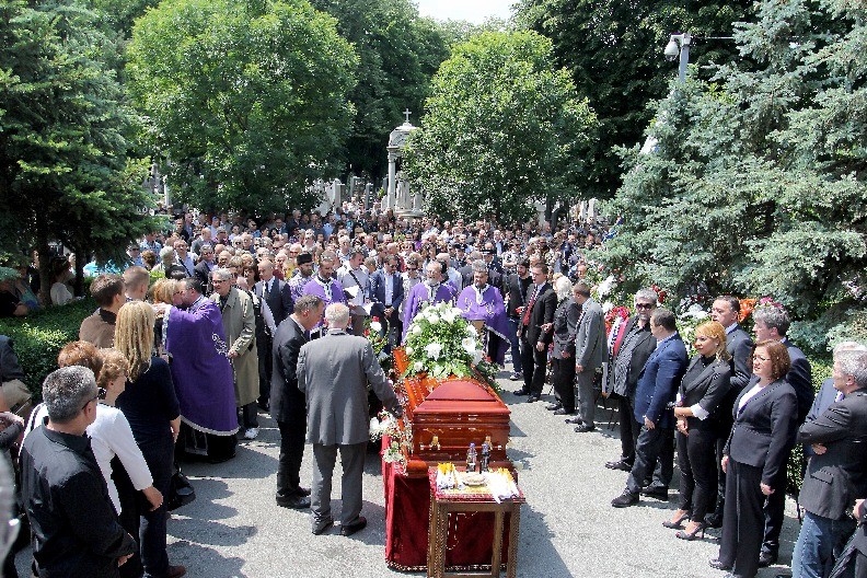 VELIKU GLUMAČKU LEGENDU NAKON SMRTI PREMESTILI NA DRUGO GROBNO MESTO Sve potrvrdio njegov sin!