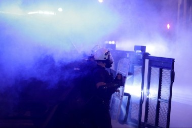 STRAVIČNO BLOKADERSKO NASILJE: Od kamena do noževa i metkova (FOTO/VIDEO)