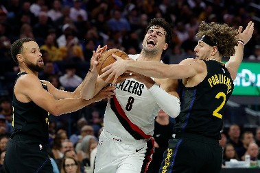 SIN ZVEZDINE LEGENDE ZASIJAO U NBA LIGI Amerika ne prestaje da priča o njegovim potezima 