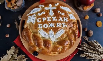 BOŽIĆNA ČESNICA KOJA DONOSI SREĆU Ove ukrase nikako ne smete zaboraviti - bez njih nema napretka! 