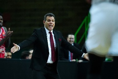 PAO MU MRAK NA OČI Itudis napravio nezapamćenu scenu, krenuo u obračun sa sudijama