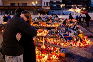 HEROJSKI ČIN FUDBALERA Uleteo u stravičan požar da spase devojku, jeziva scena koja je obišla planetu 